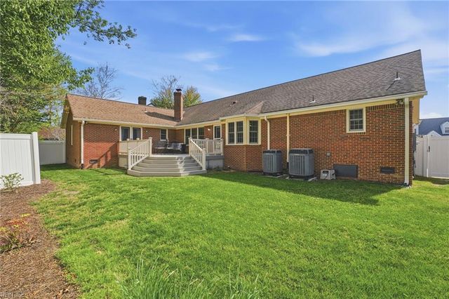 888 Le Cove DR, Virginia Beach, VA 23464