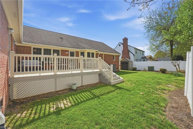 888 Le Cove DR, Virginia Beach, VA 23464