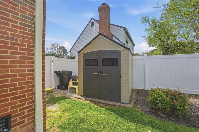 888 Le Cove DR, Virginia Beach, VA 23464