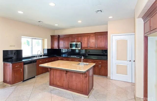 13030 Caspian, Victorville, CA 92395