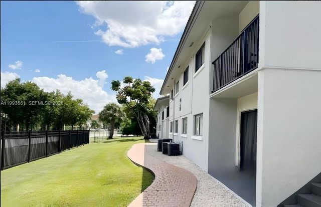 7200 NW 179th St 303, Hialeah, FL 33015
