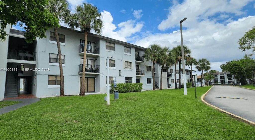 7200 NW 179th St 303, Hialeah, FL 33015