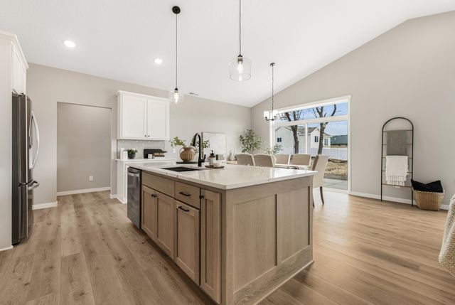 704 7th Avenue NE, Isanti, MN 55040