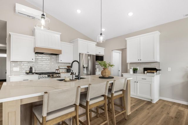 704 7th Avenue NE, Isanti, MN 55040