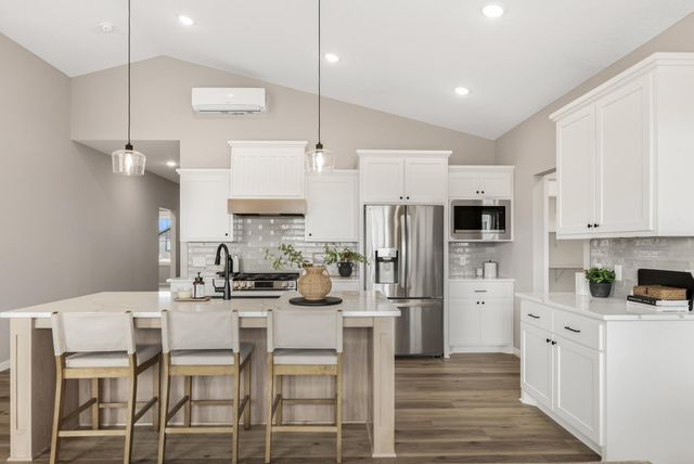 704 7th Avenue NE, Isanti, MN 55040