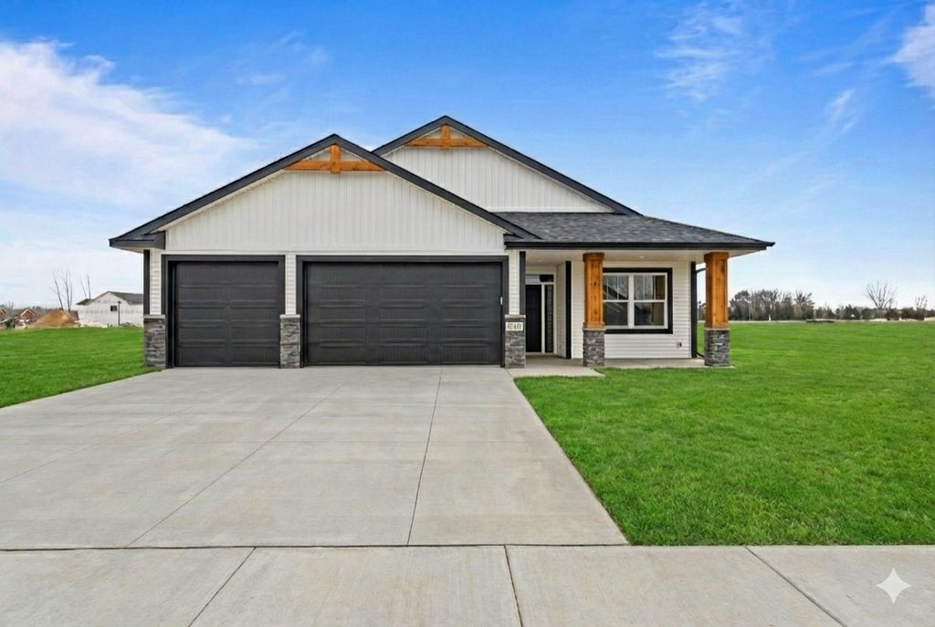 704 7th Avenue NE, Isanti, MN 55040