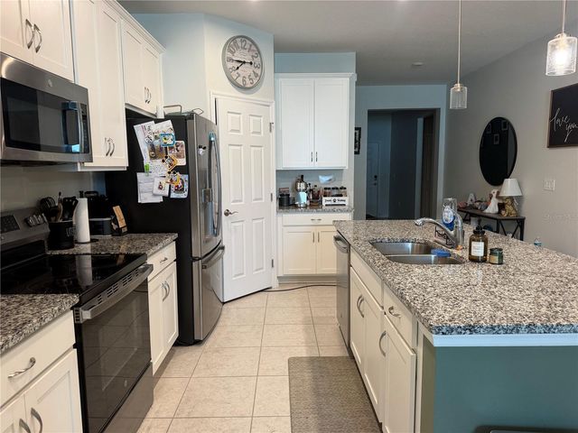396 HELMSMAN AVENUE, Mascotte, FL 34753