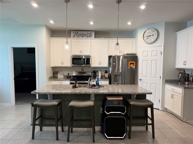 396 HELMSMAN AVENUE, Mascotte, FL 34753