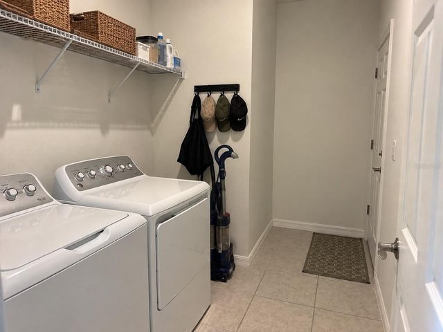 396 HELMSMAN AVENUE, Mascotte, FL 34753