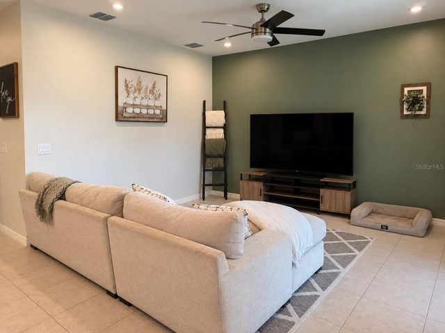 396 HELMSMAN AVENUE, Mascotte, FL 34753