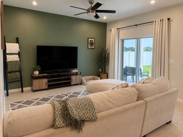 396 HELMSMAN AVENUE, Mascotte, FL 34753