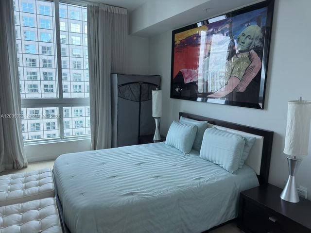300 S Biscayne Boulevard T3703, Miami, FL 33131