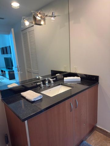 300 S Biscayne Boulevard T3703, Miami, FL 33131