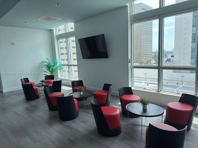 300 S Biscayne Boulevard T3703, Miami, FL 33131