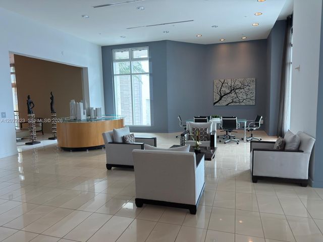 300 S Biscayne Boulevard T3703, Miami, FL 33131