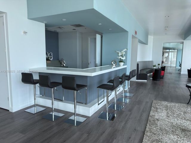 300 S Biscayne Boulevard T3703, Miami, FL 33131
