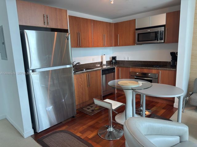 300 S Biscayne Boulevard T3703, Miami, FL 33131