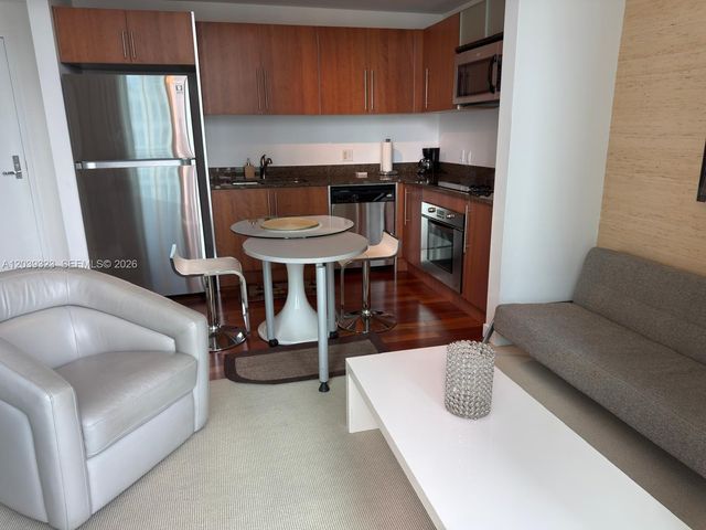 300 S Biscayne Boulevard T3703, Miami, FL 33131