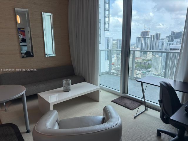 300 S Biscayne Boulevard T3703, Miami, FL 33131