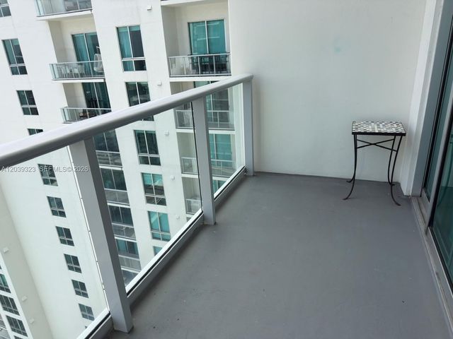 300 S Biscayne Boulevard T3703, Miami, FL 33131
