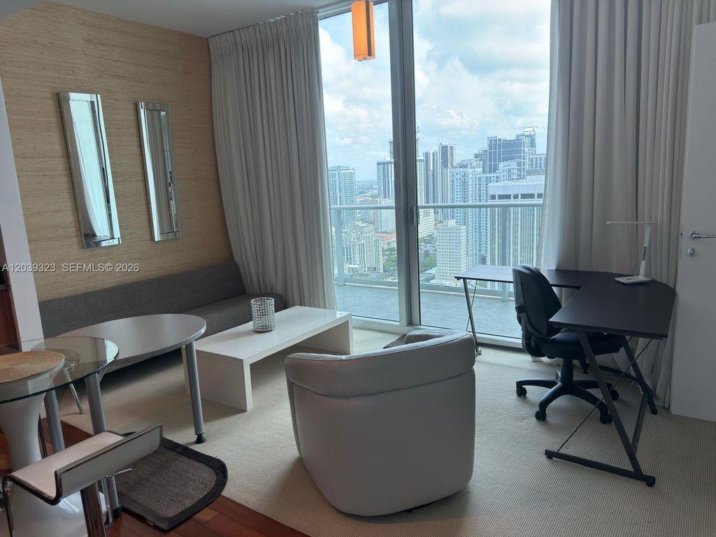 300 S Biscayne Boulevard T3703, Miami, FL 33131