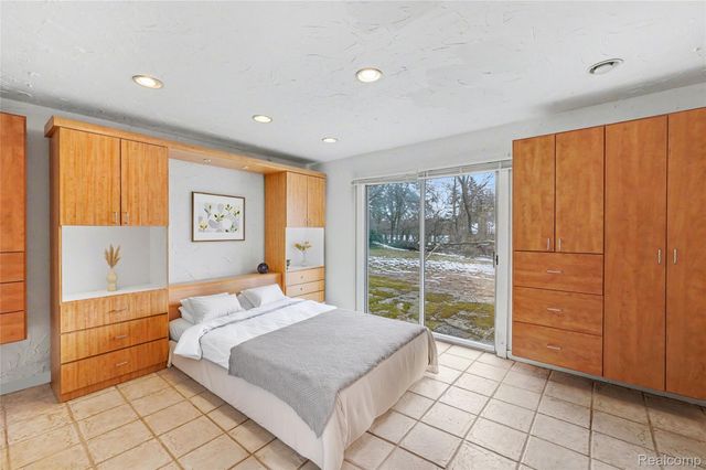 1085 Frankel Lane, Bloomfield Charter Township, MI 48302