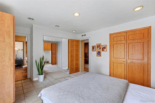 1085 Frankel Lane, Bloomfield Charter Township, MI 48302