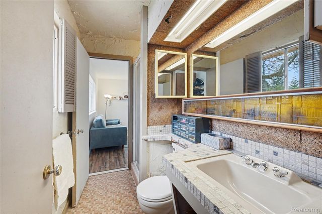 1085 Frankel Lane, Bloomfield Charter Township, MI 48302