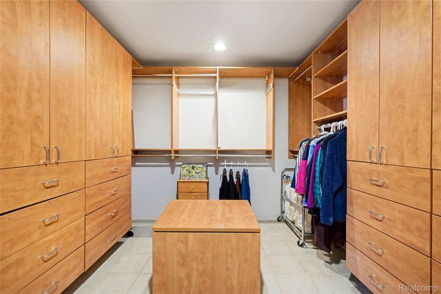 1085 Frankel Lane, Bloomfield Charter Township, MI 48302