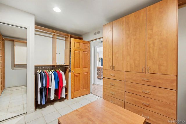 1085 Frankel Lane, Bloomfield Charter Township, MI 48302