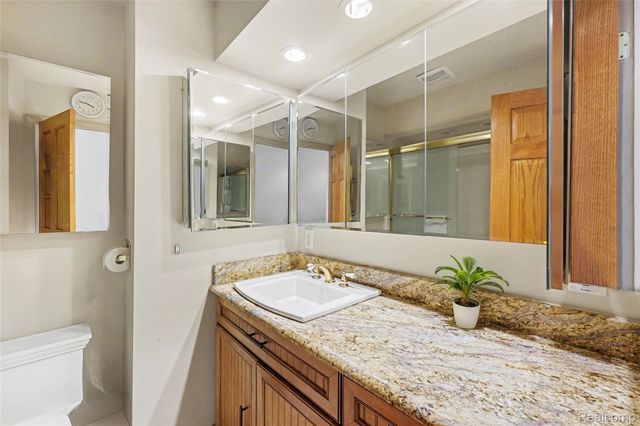 1085 Frankel Lane, Bloomfield Charter Township, MI 48302