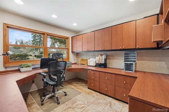 1085 Frankel Lane, Bloomfield Charter Township, MI 48302