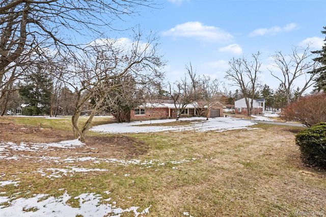 1085 Frankel Lane, Bloomfield Charter Township, MI 48302
