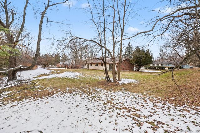 1085 Frankel Lane, Bloomfield Charter Township, MI 48302