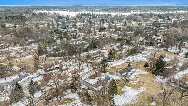 1085 Frankel Lane, Bloomfield Charter Township, MI 48302