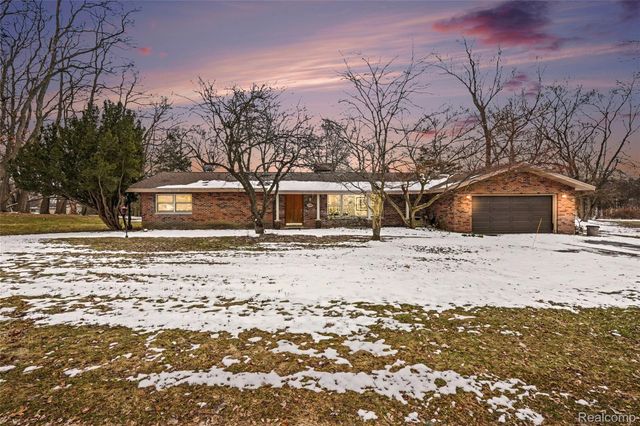 1085 Frankel Lane, Bloomfield Charter Township, MI 48302