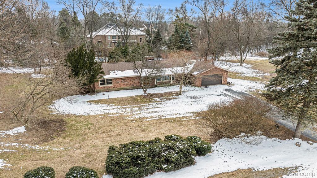 1085 Frankel Lane, Bloomfield Charter Township, MI 48302