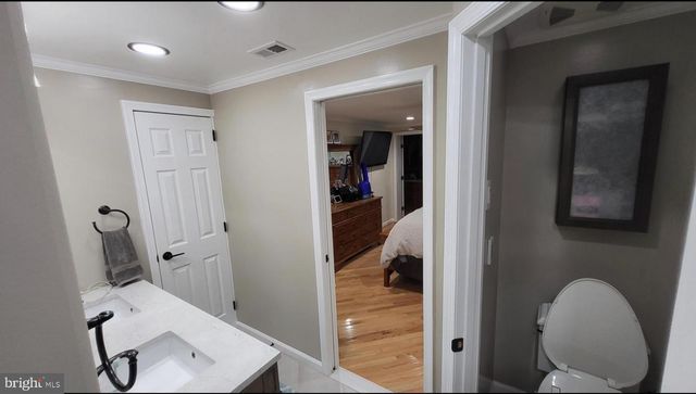 8001 POSTOAK RD, Potomac, MD 20854