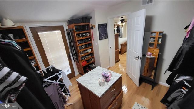 8001 POSTOAK RD, Potomac, MD 20854