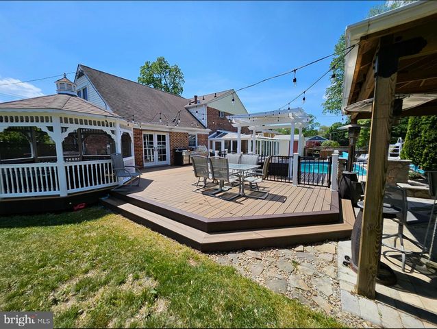 8001 POSTOAK RD, Potomac, MD 20854