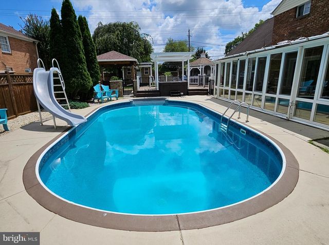 8001 POSTOAK RD, Potomac, MD 20854