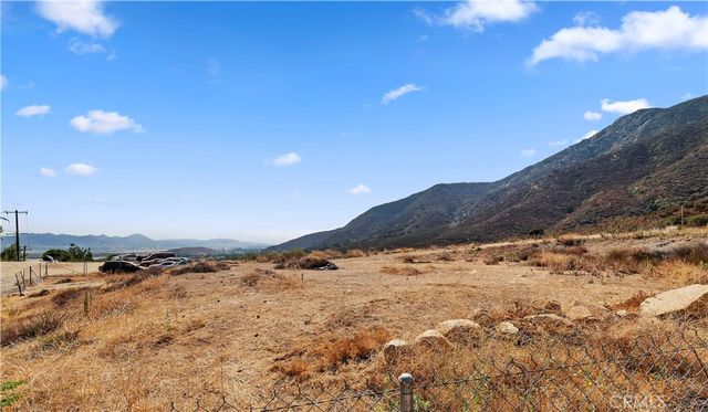 17525 Bodkin, Lake Elsinore, CA 92530