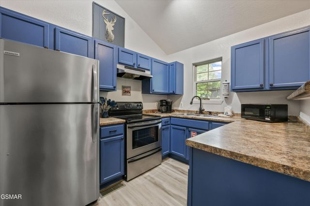 516 Proffitt Rd Unit 2, Gatlinburg, TN 37738