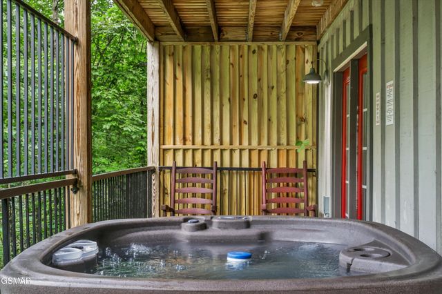 516 Proffitt Rd Unit 2, Gatlinburg, TN 37738