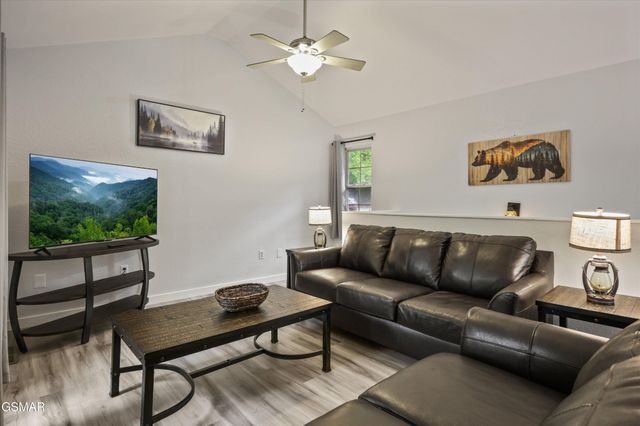 516 Proffitt Rd Unit 2, Gatlinburg, TN 37738