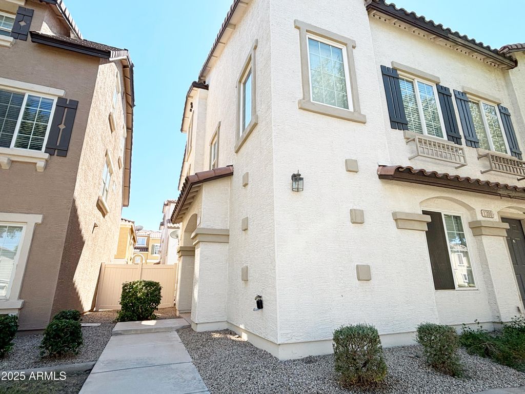 1298 S Owl Drive, Gilbert, AZ 85296