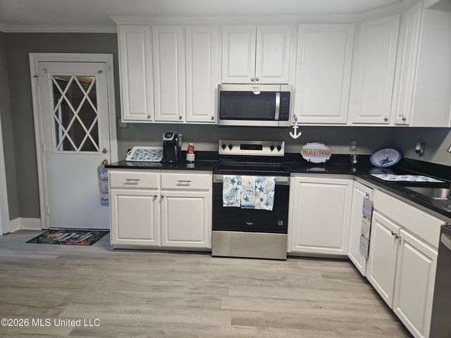 1403 Churchill Drive, Ocean Springs, MS 39564