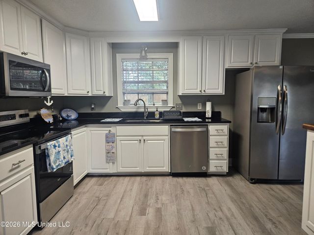 1403 Churchill Drive, Ocean Springs, MS 39564