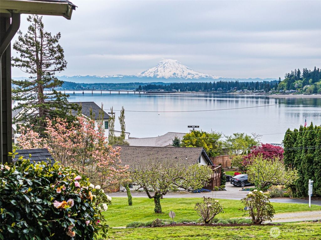 10519 Powell Dr. NW, Gig Harbor, WA 98335