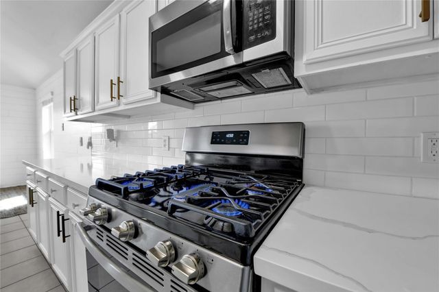 997 Hamilton Street, Alvin, TX 77511